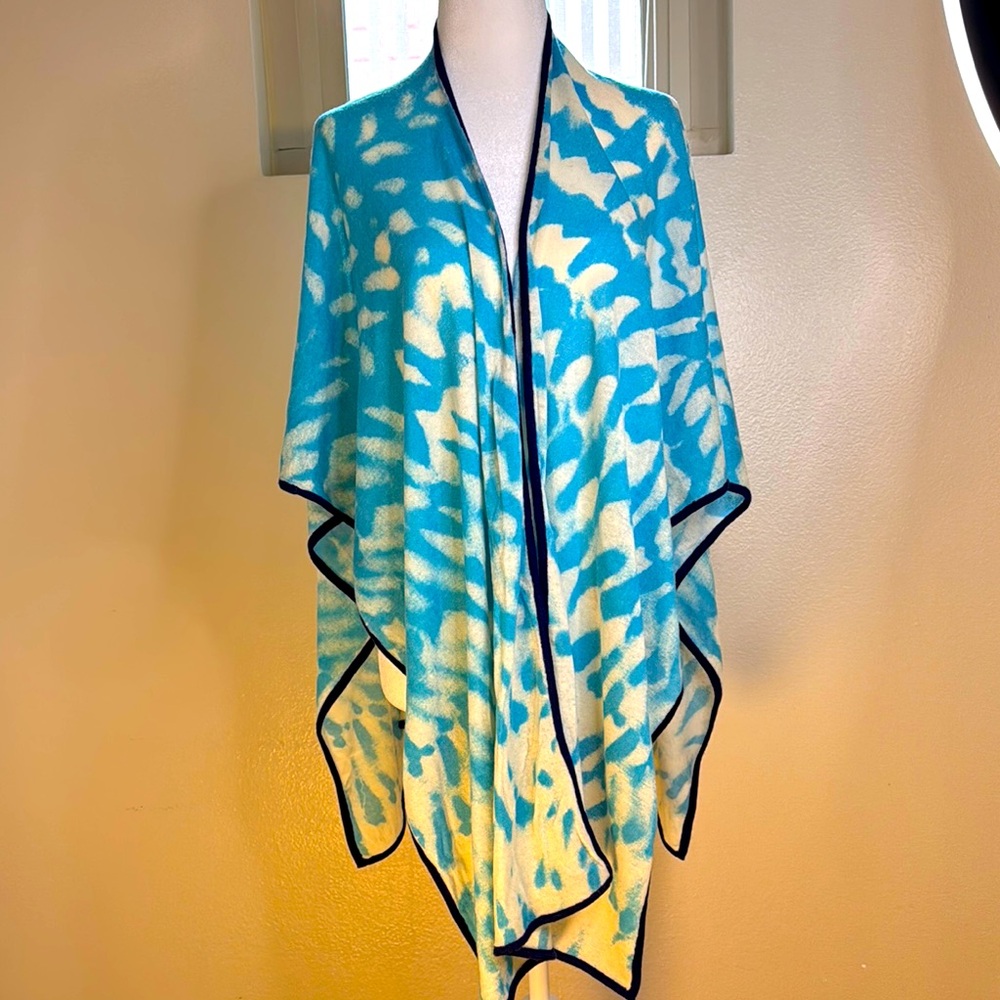 100% Cashmere Cloud Patterned Blue and White Shawl Cape Knitwit